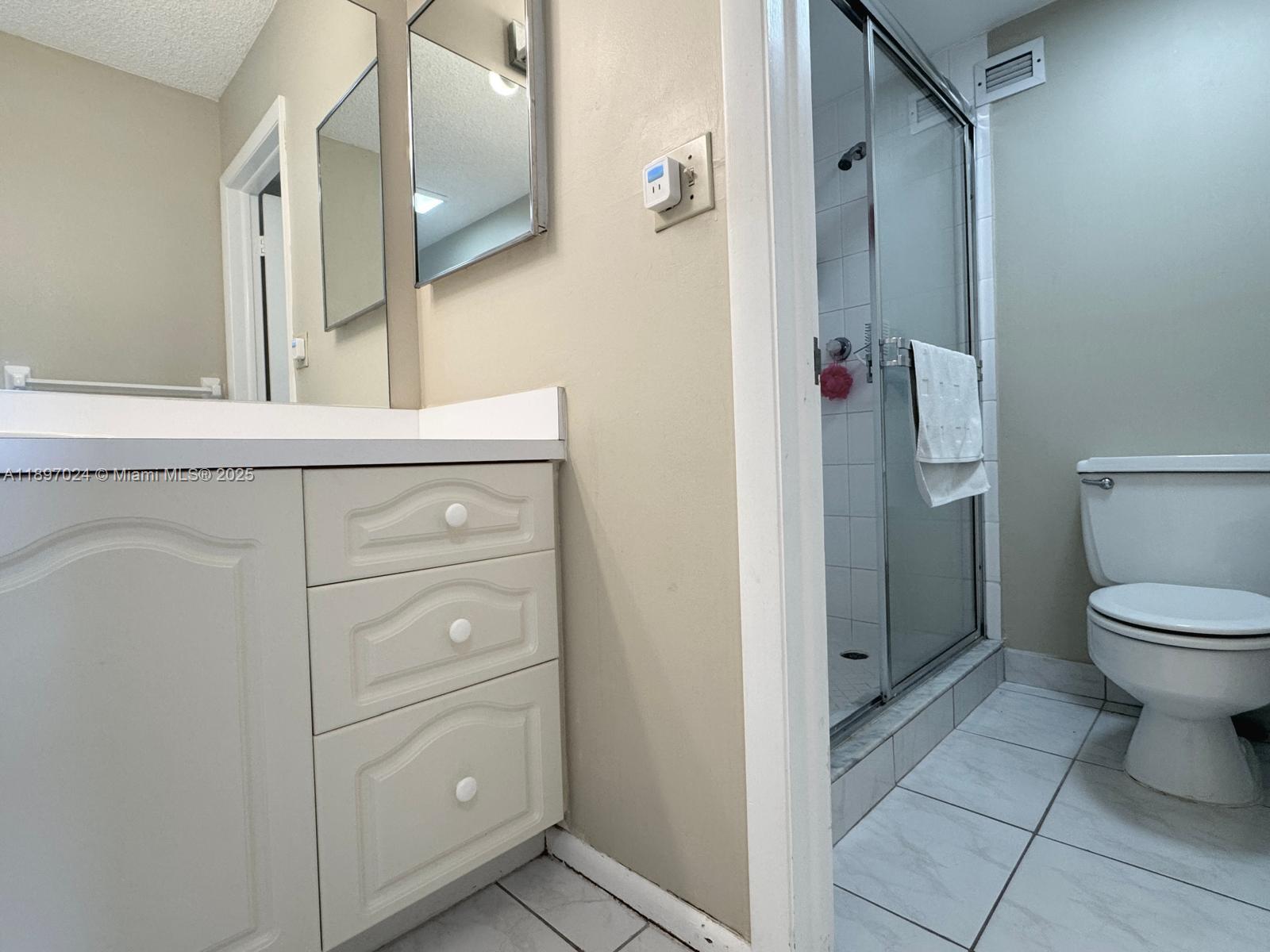 HALLMARK OF HOLLYWOOD CON - Residential