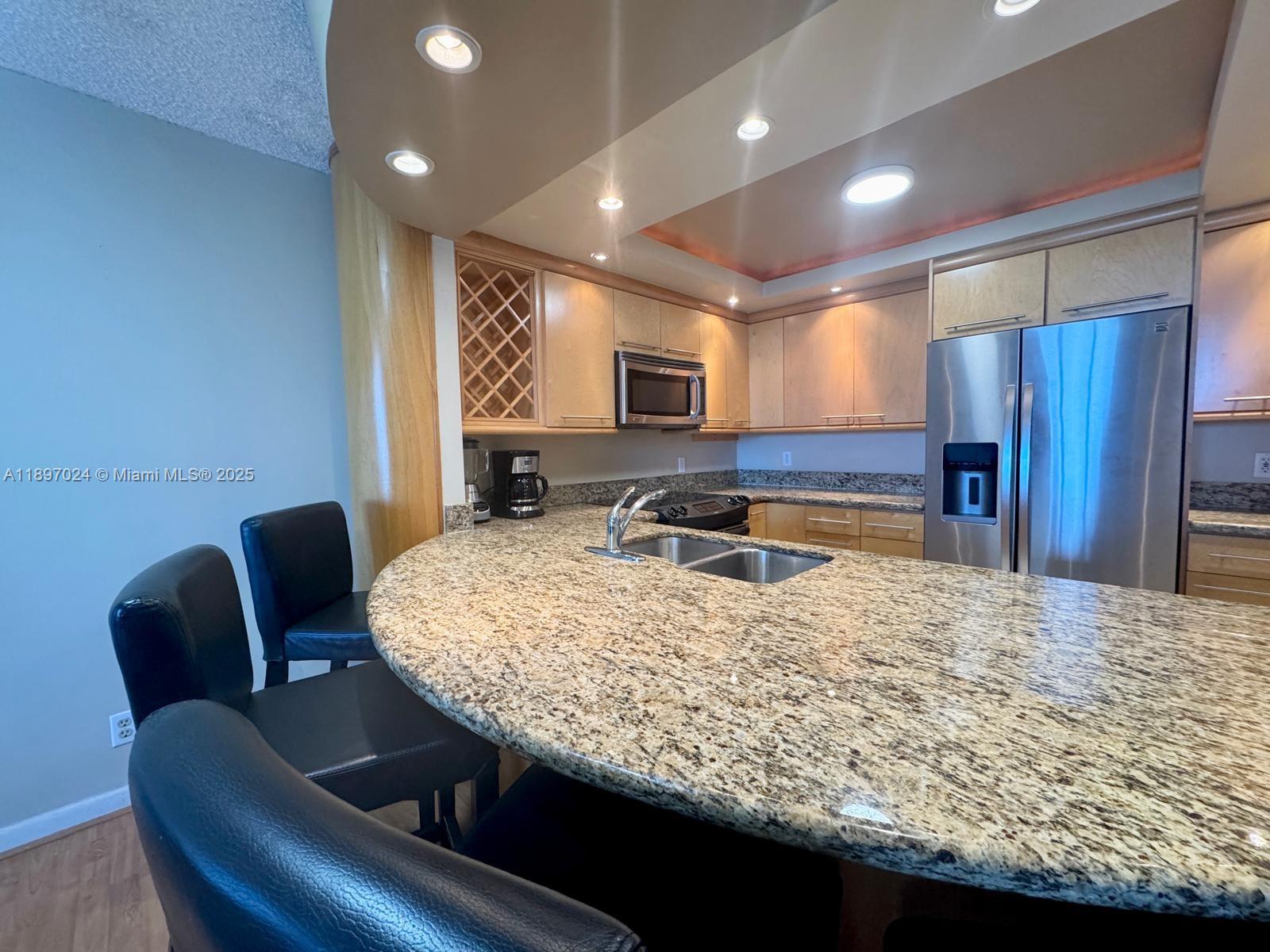 HALLMARK OF HOLLYWOOD CON - Residential