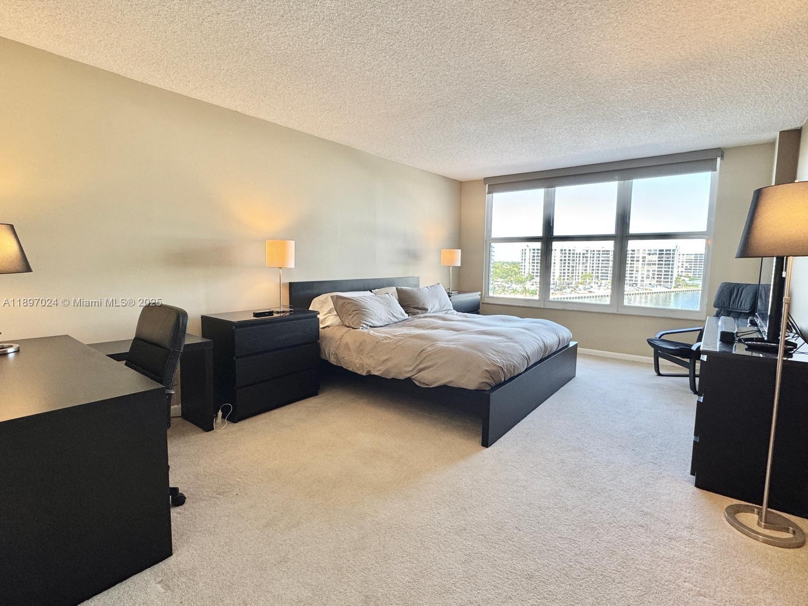 HALLMARK OF HOLLYWOOD CON - Residential