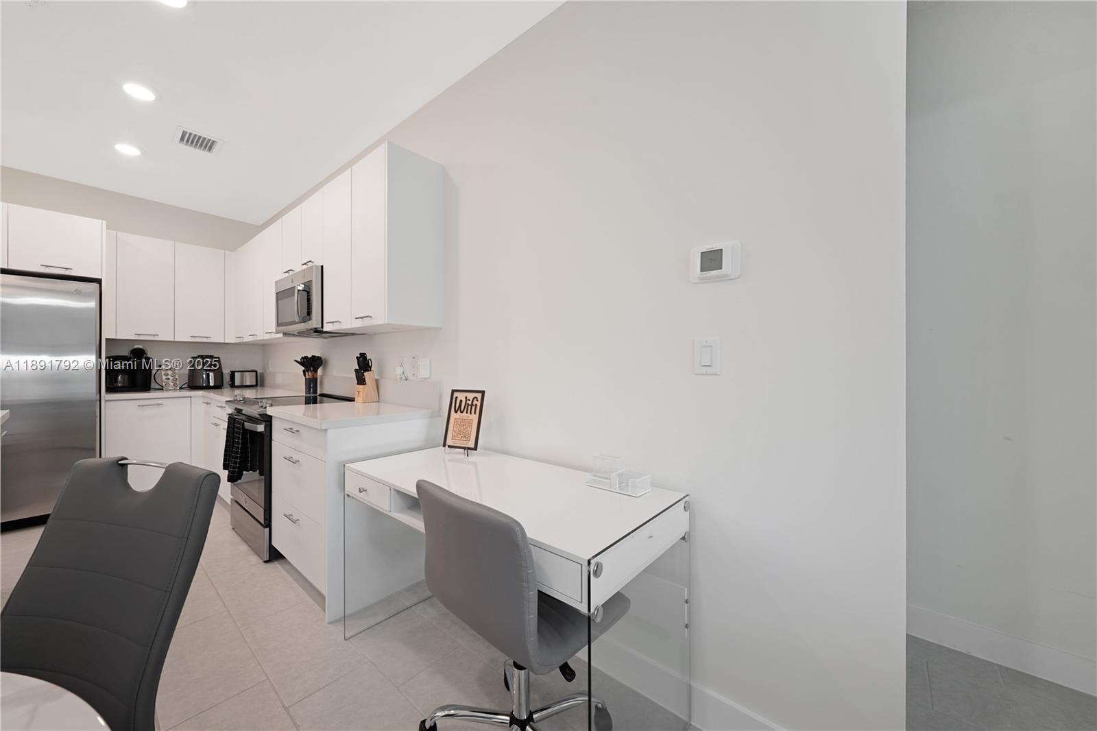 DOWNTOWN DORAL SOUTH PHAS - Residential