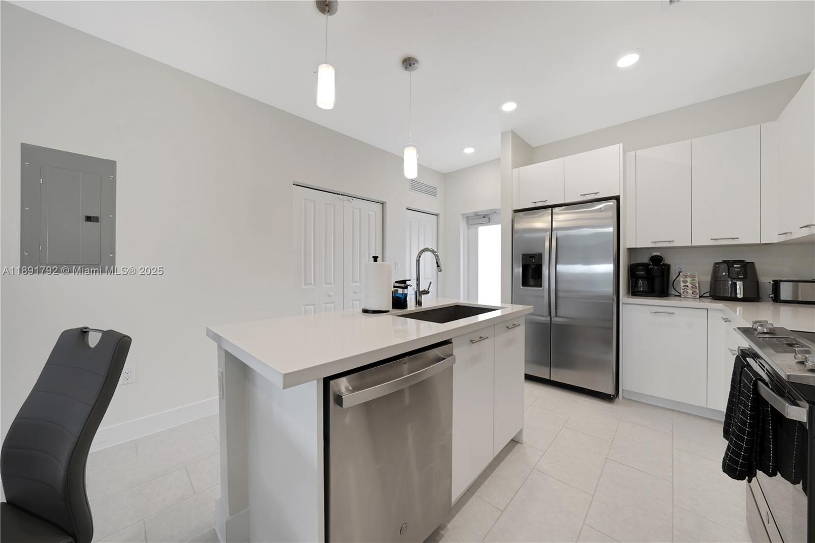 DOWNTOWN DORAL SOUTH PHAS - Residential