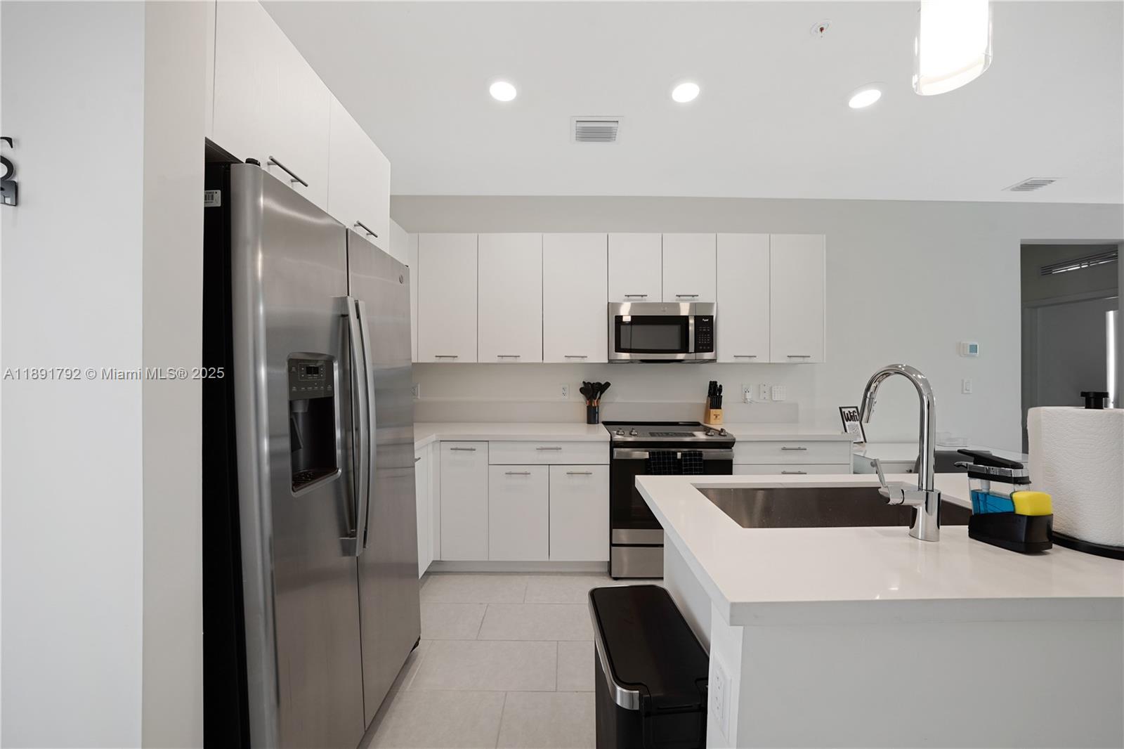 DOWNTOWN DORAL SOUTH PHAS - Residential