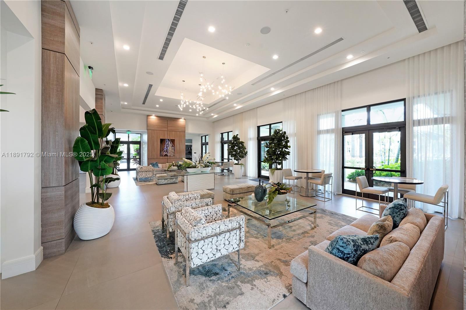 DOWNTOWN DORAL SOUTH PHAS - Residential