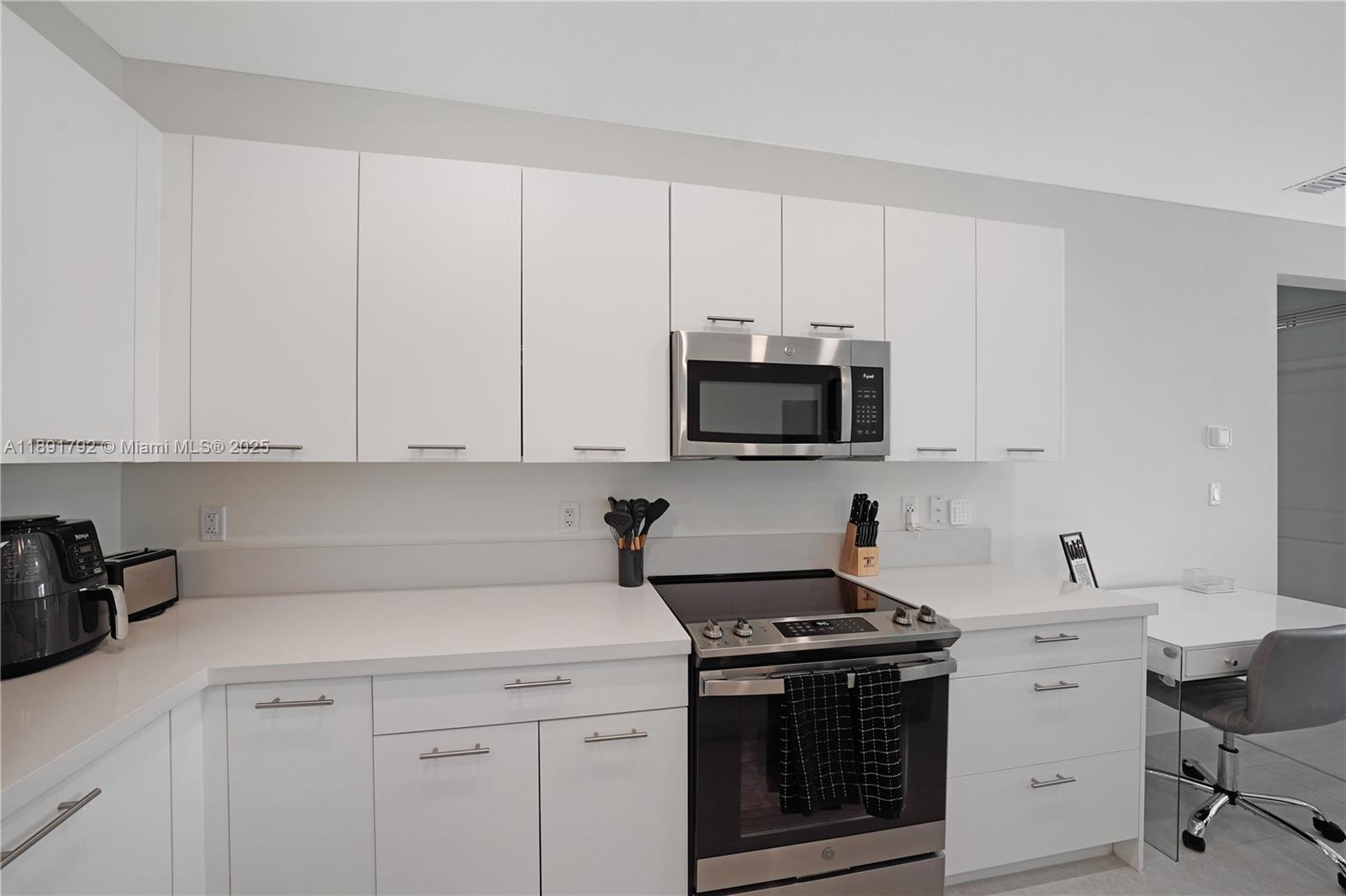 DOWNTOWN DORAL SOUTH PHAS - Residential