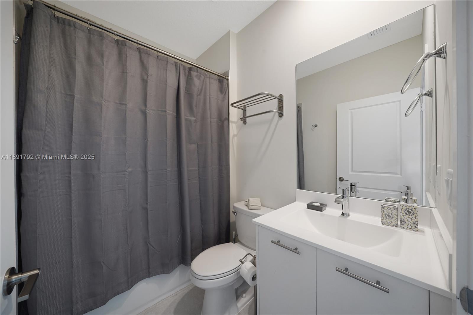 DOWNTOWN DORAL SOUTH PHAS - Residential