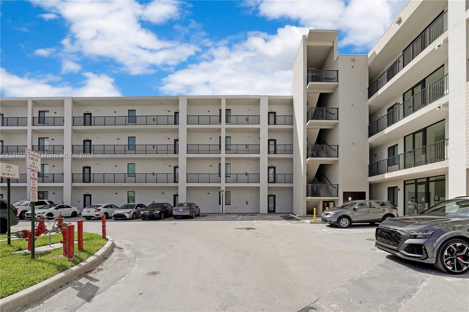 DOWNTOWN DORAL SOUTH PHAS - Residential