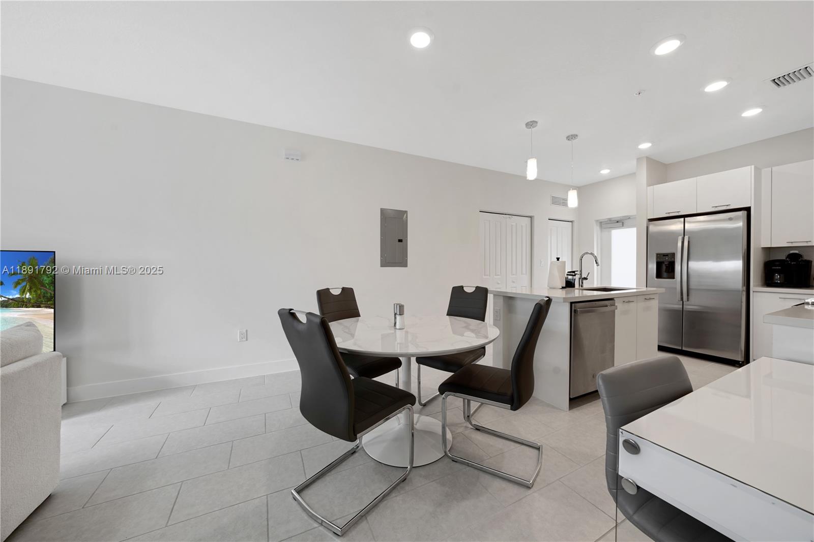 DOWNTOWN DORAL SOUTH PHAS - Residential