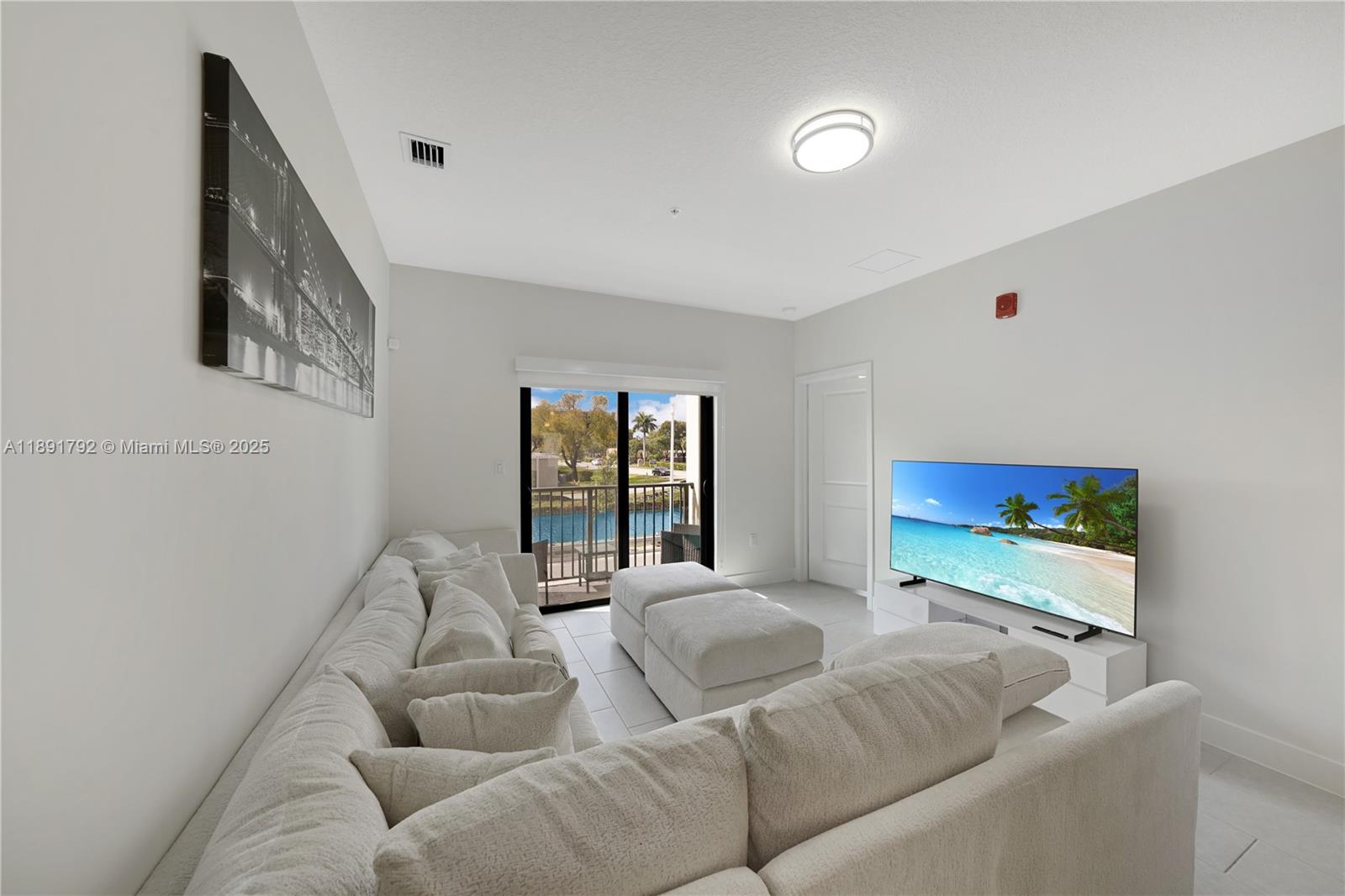 DOWNTOWN DORAL SOUTH PHAS - Residential
