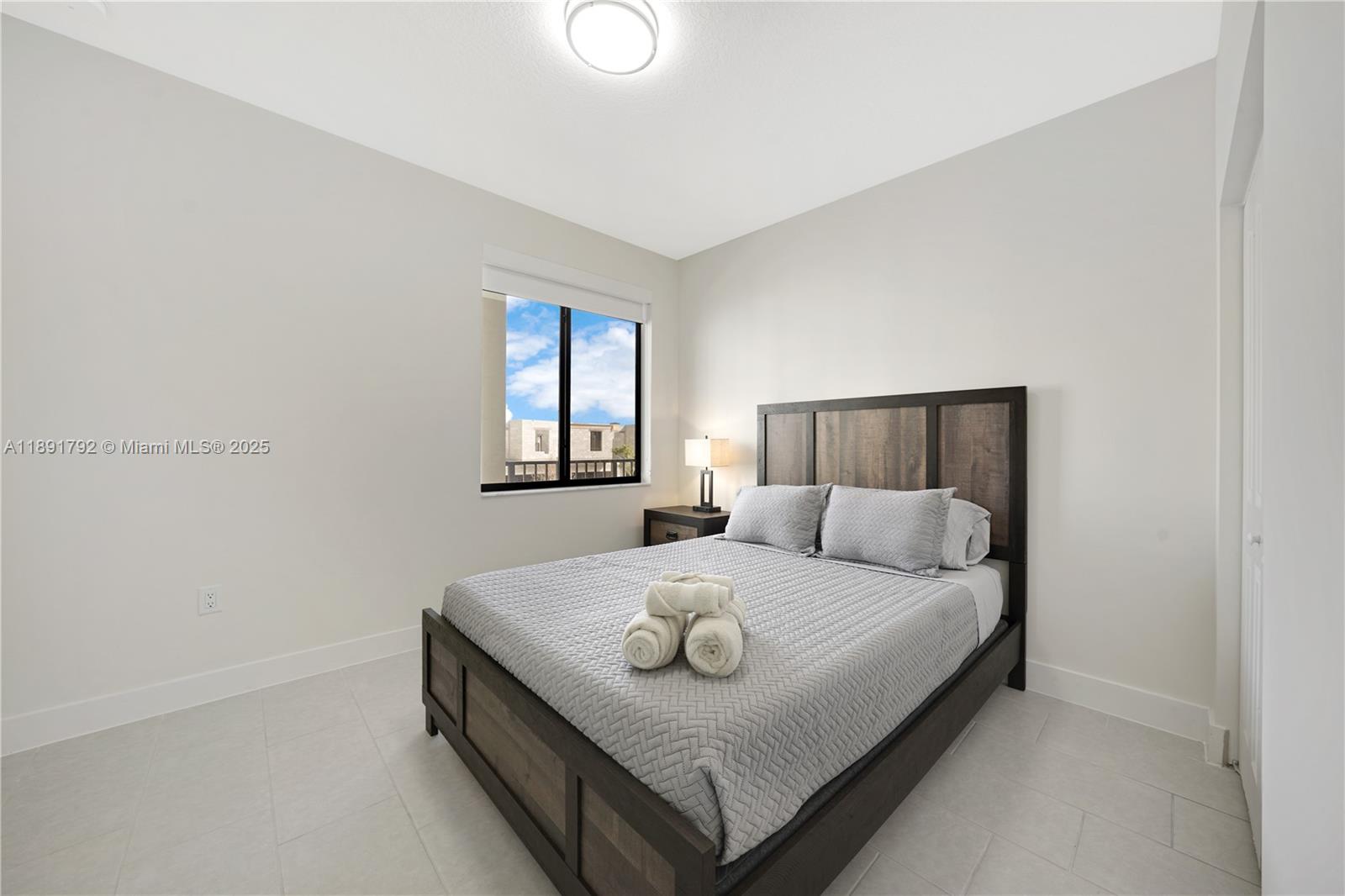DOWNTOWN DORAL SOUTH PHAS - Residential