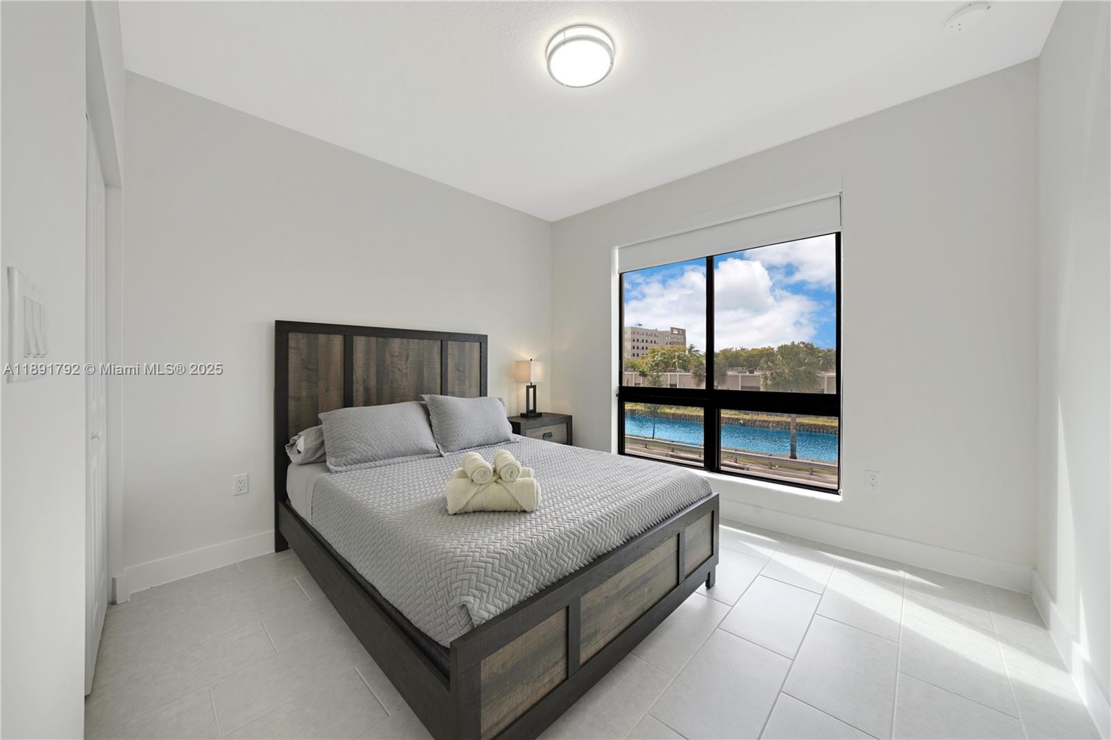 DOWNTOWN DORAL SOUTH PHAS - Residential