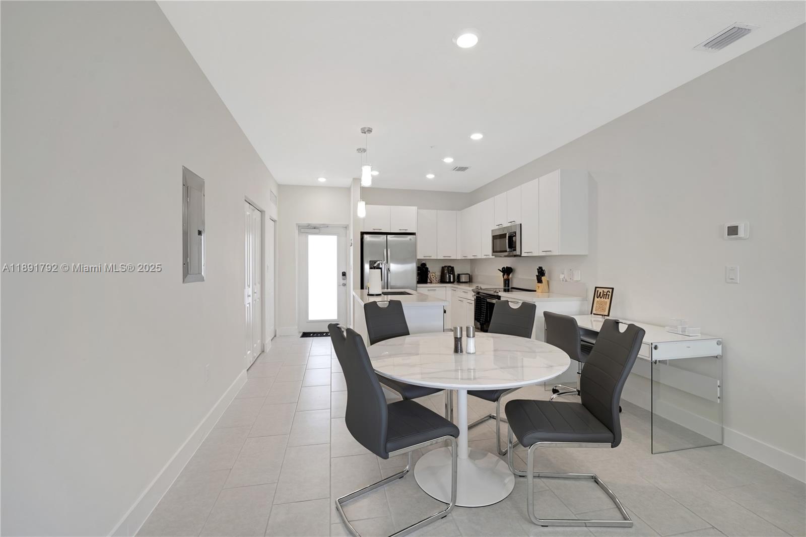 DOWNTOWN DORAL SOUTH PHAS - Residential