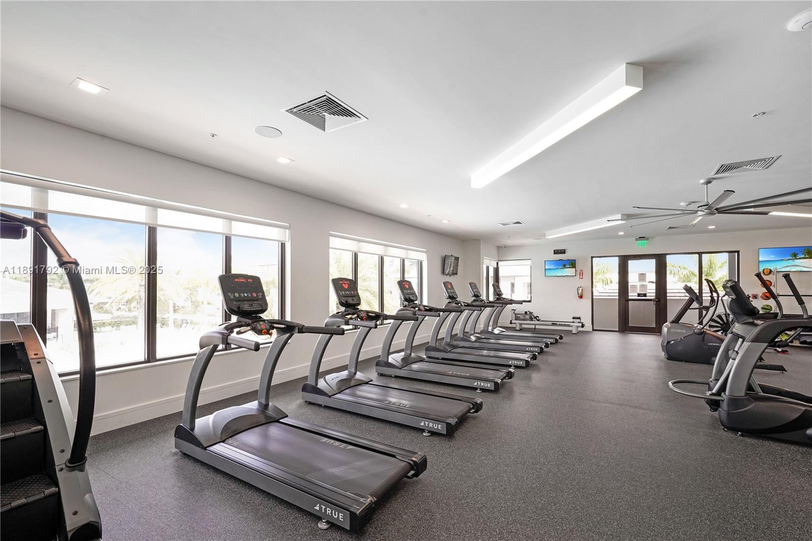 DOWNTOWN DORAL SOUTH PHAS - Residential