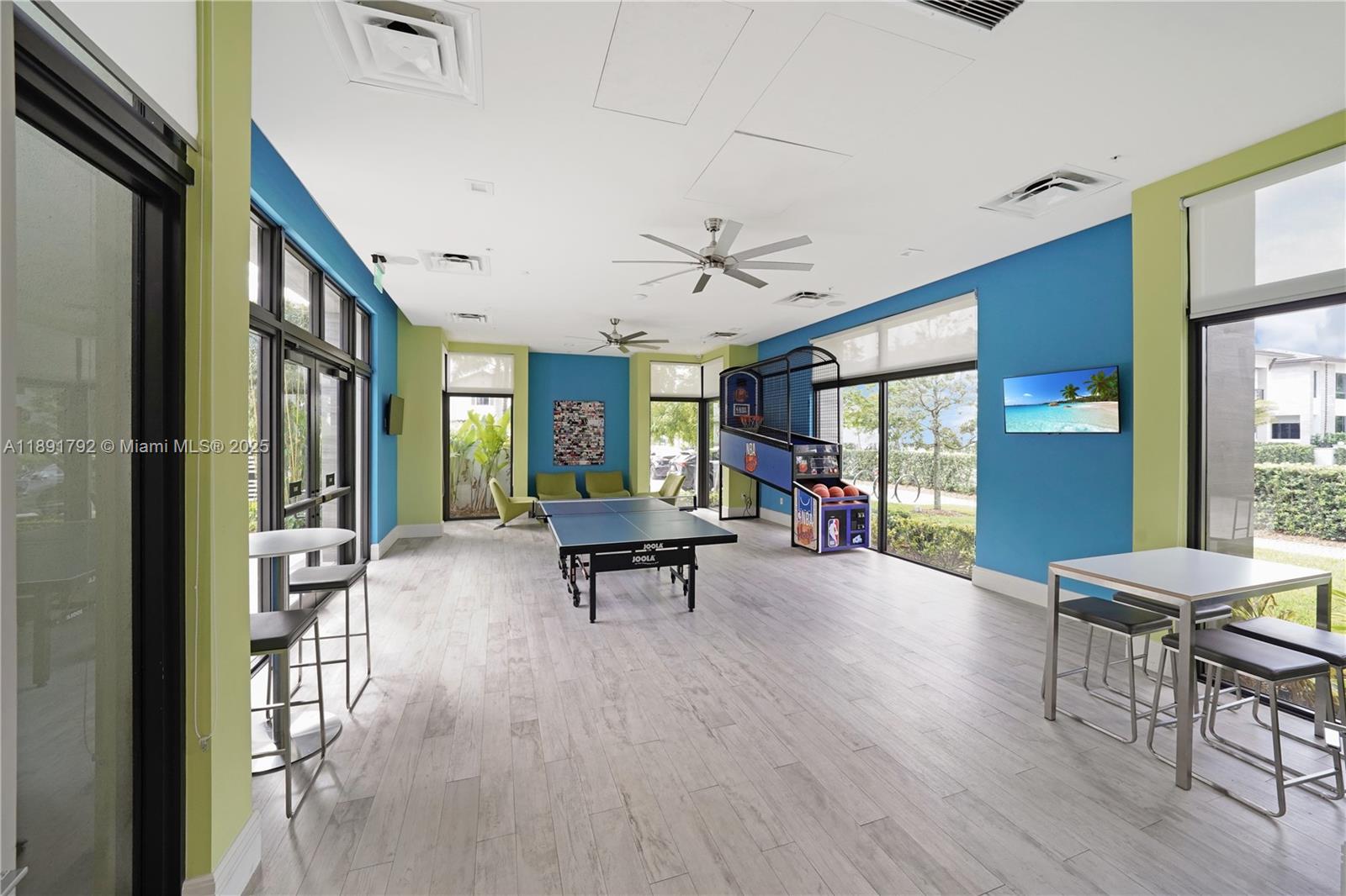 DOWNTOWN DORAL SOUTH PHAS - Residential