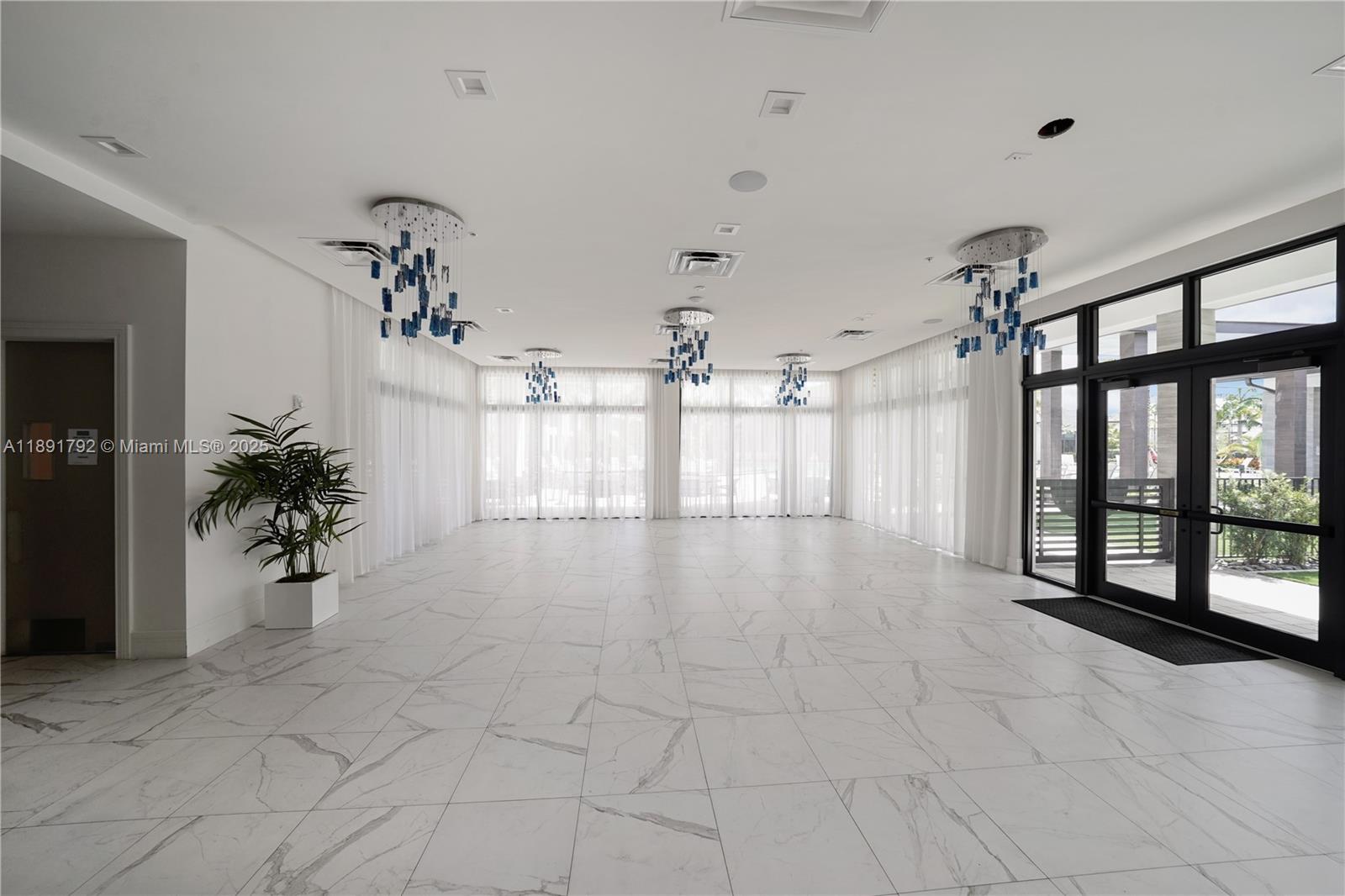 DOWNTOWN DORAL SOUTH PHAS - Residential