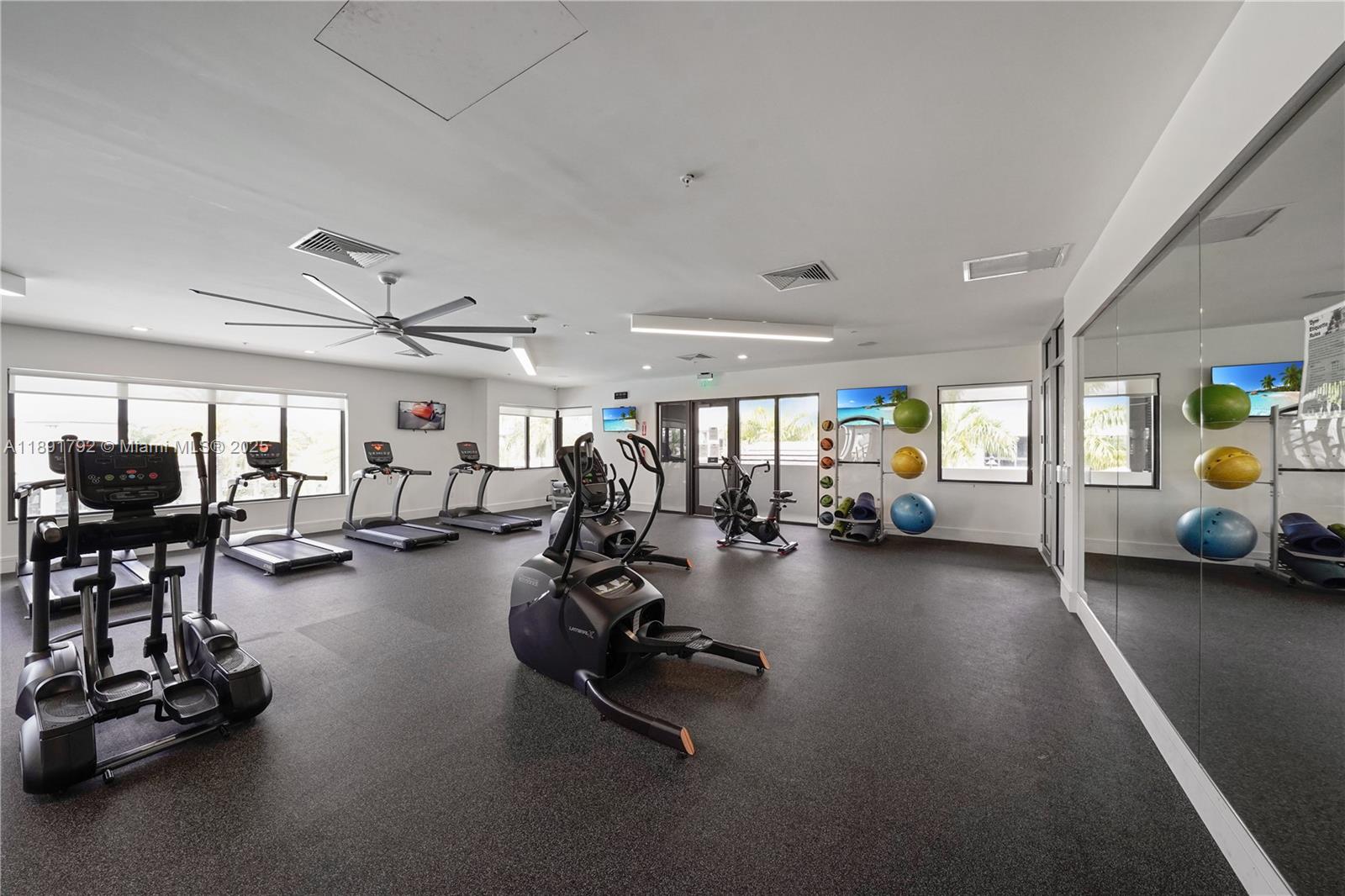 DOWNTOWN DORAL SOUTH PHAS - Residential