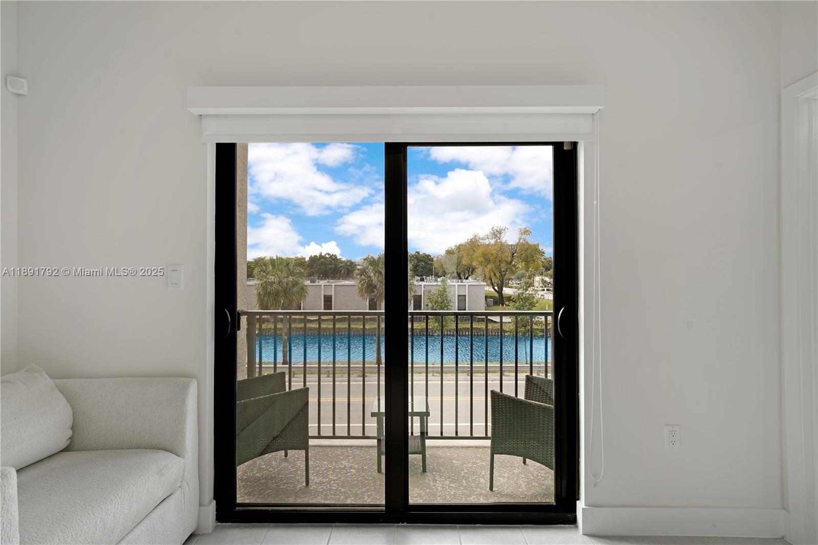 DOWNTOWN DORAL SOUTH PHAS - Residential