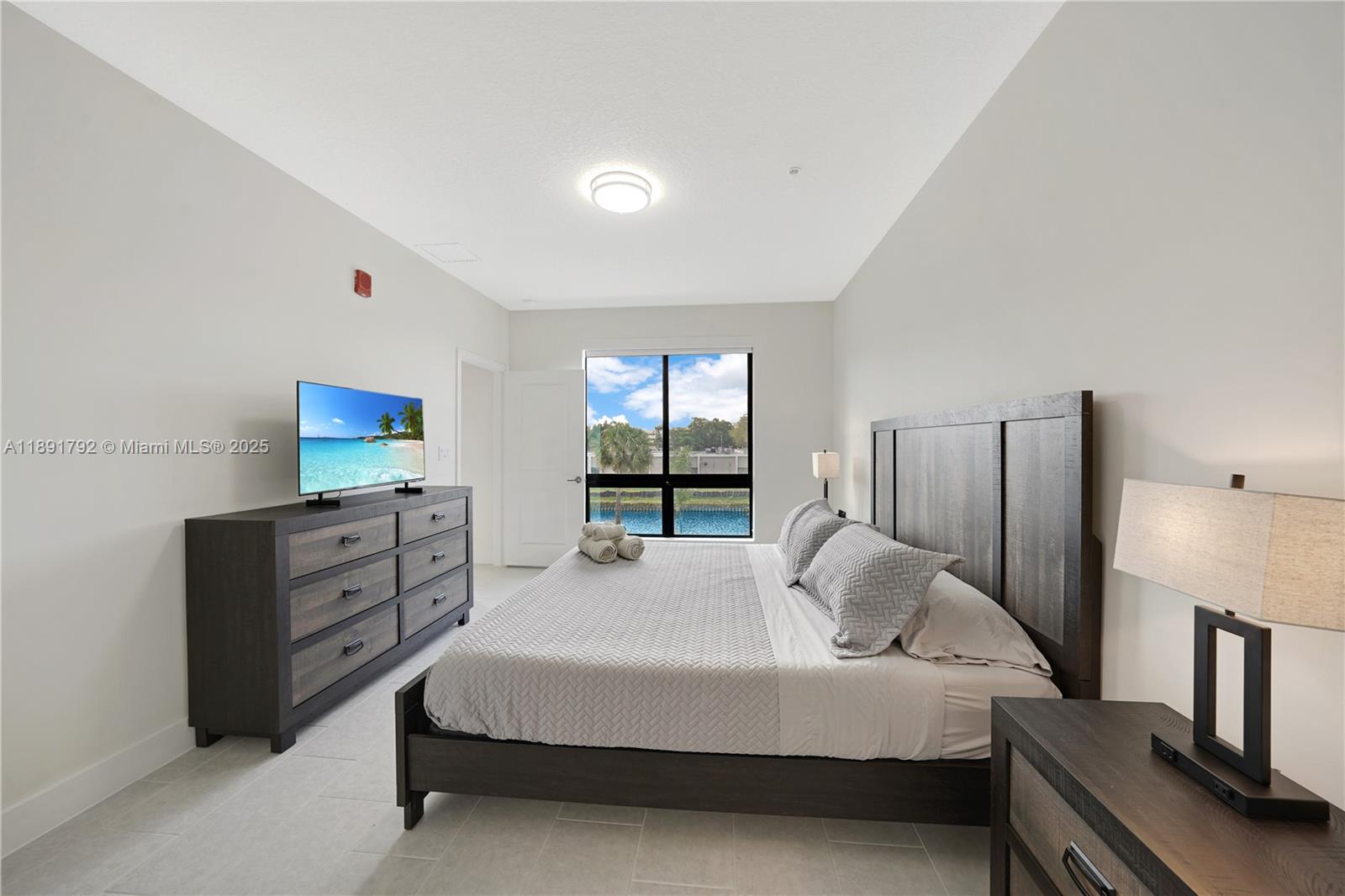 DOWNTOWN DORAL SOUTH PHAS - Residential