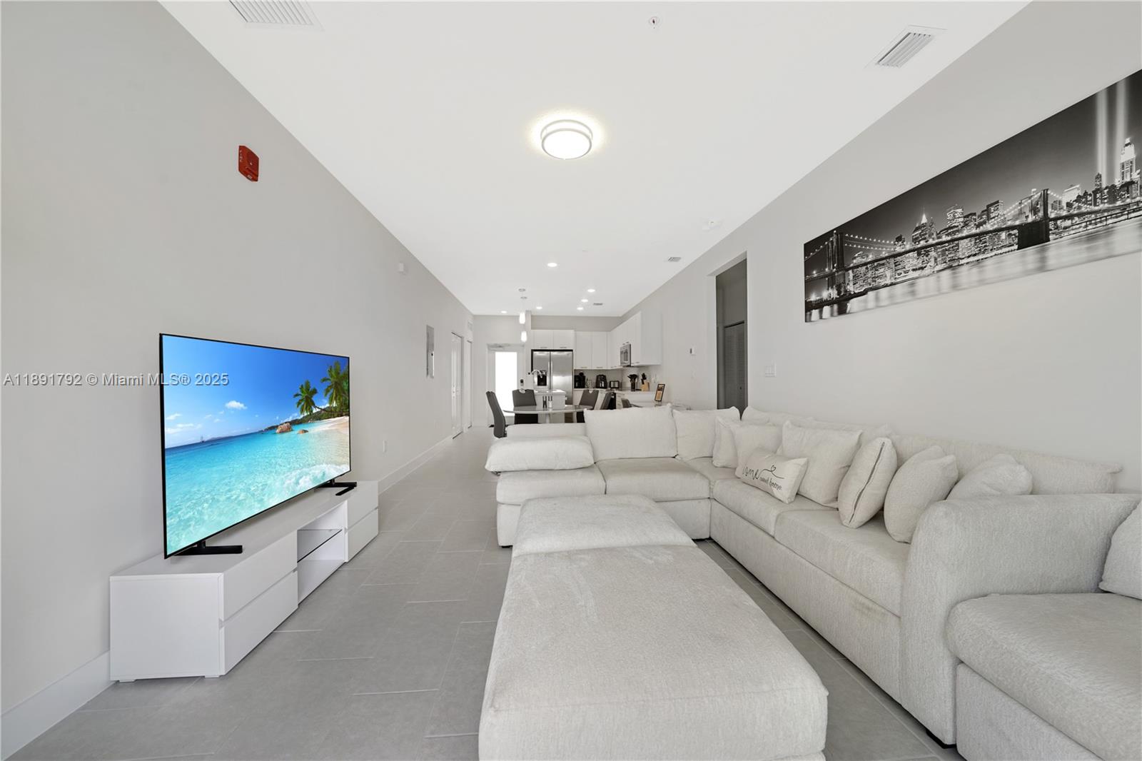 DOWNTOWN DORAL SOUTH PHAS - Residential