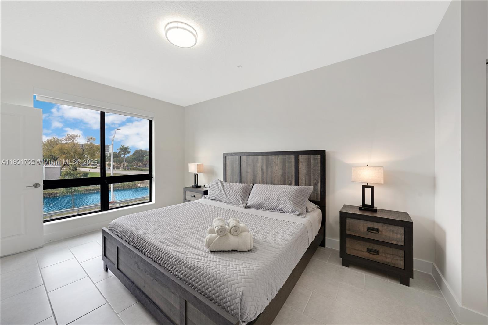 DOWNTOWN DORAL SOUTH PHAS - Residential