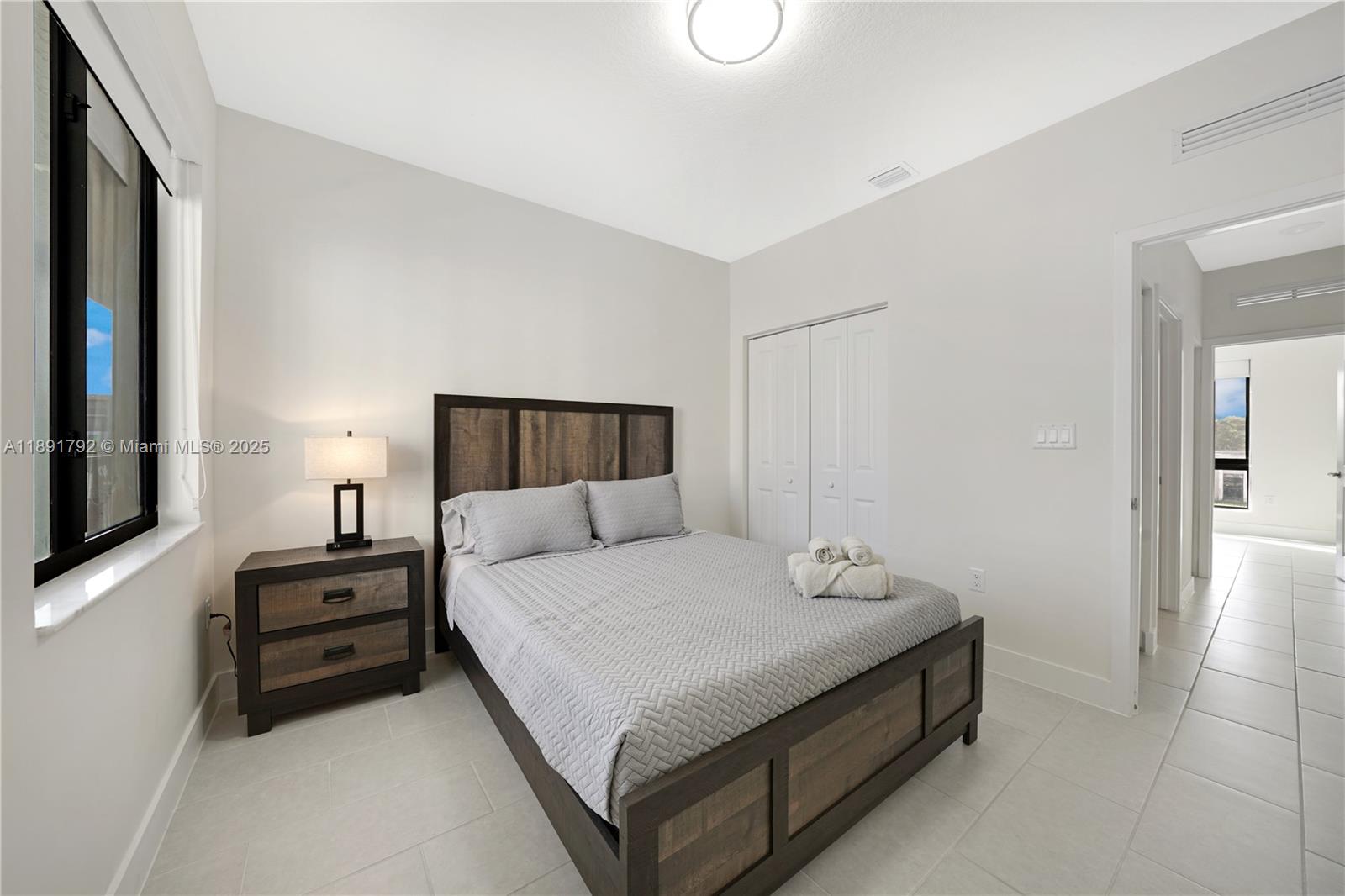 DOWNTOWN DORAL SOUTH PHAS - Residential