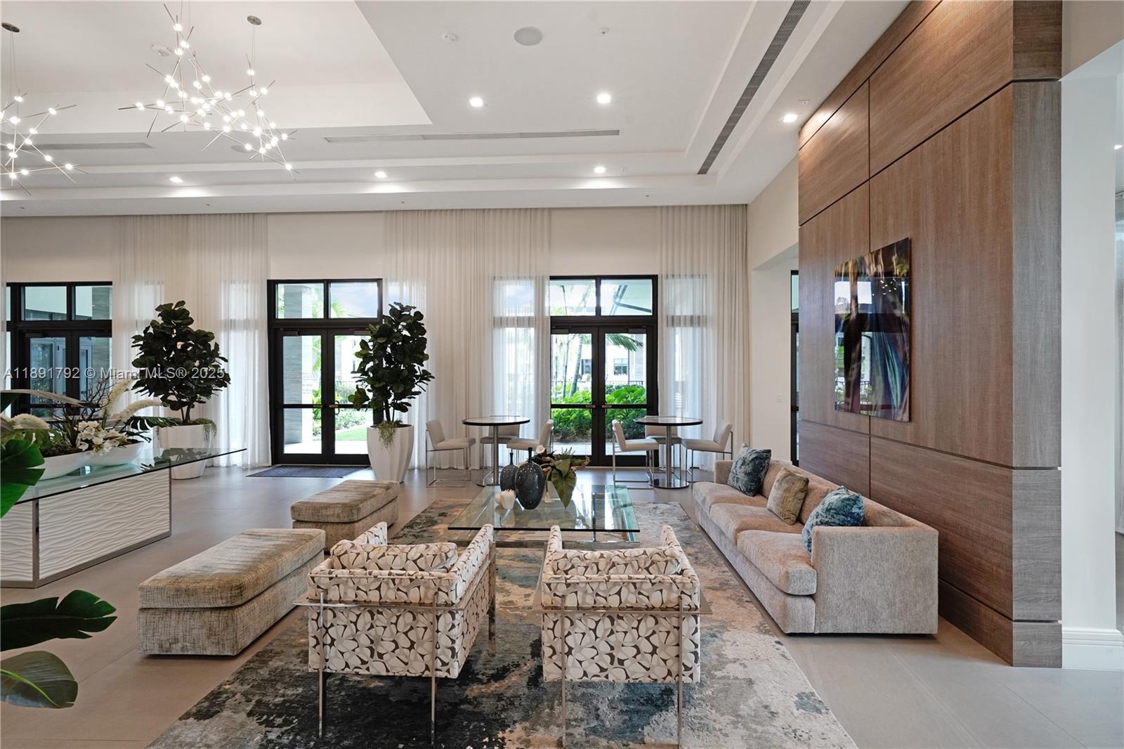 DOWNTOWN DORAL SOUTH PHAS - Residential