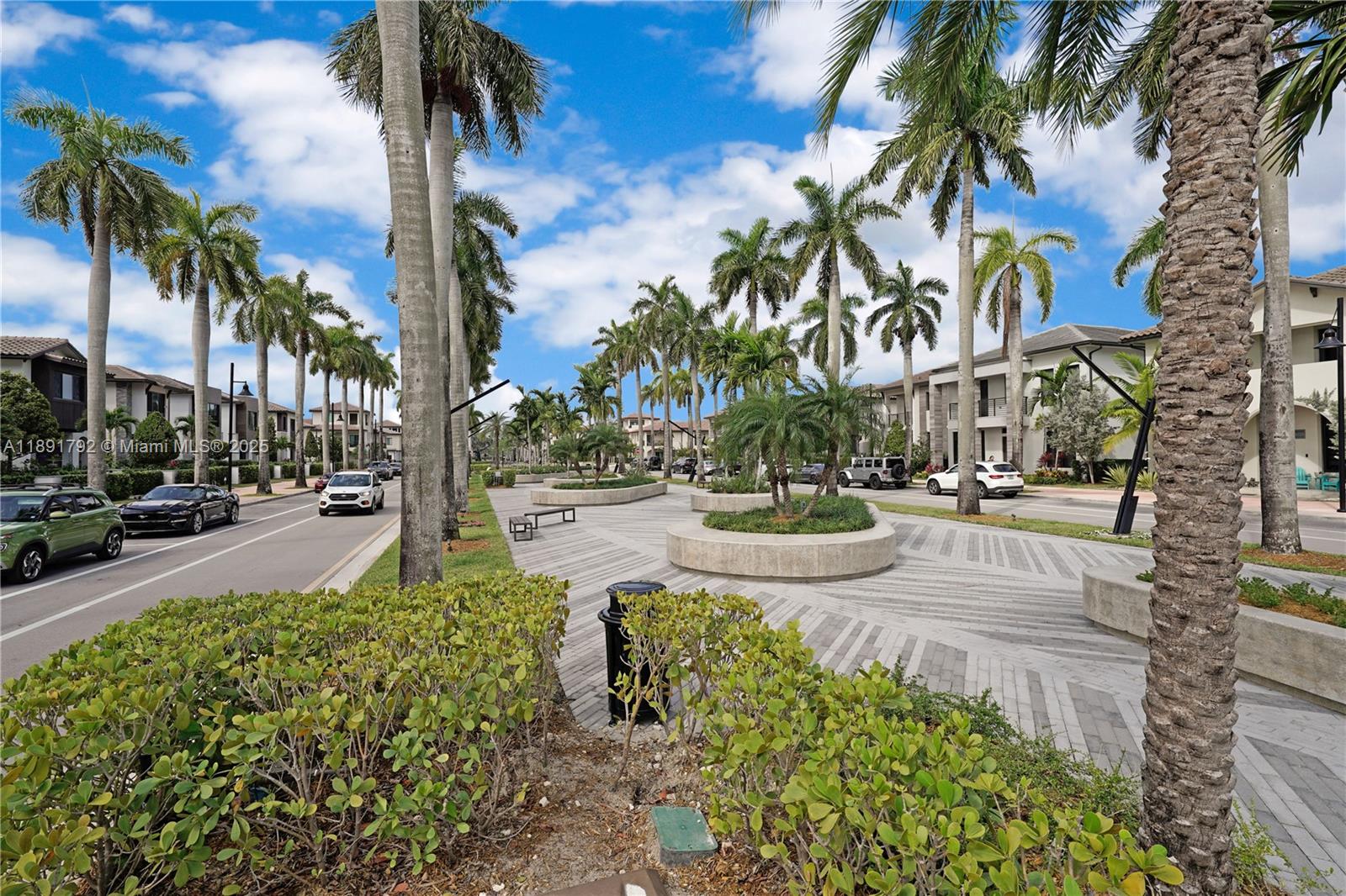 DOWNTOWN DORAL SOUTH PHAS - Residential