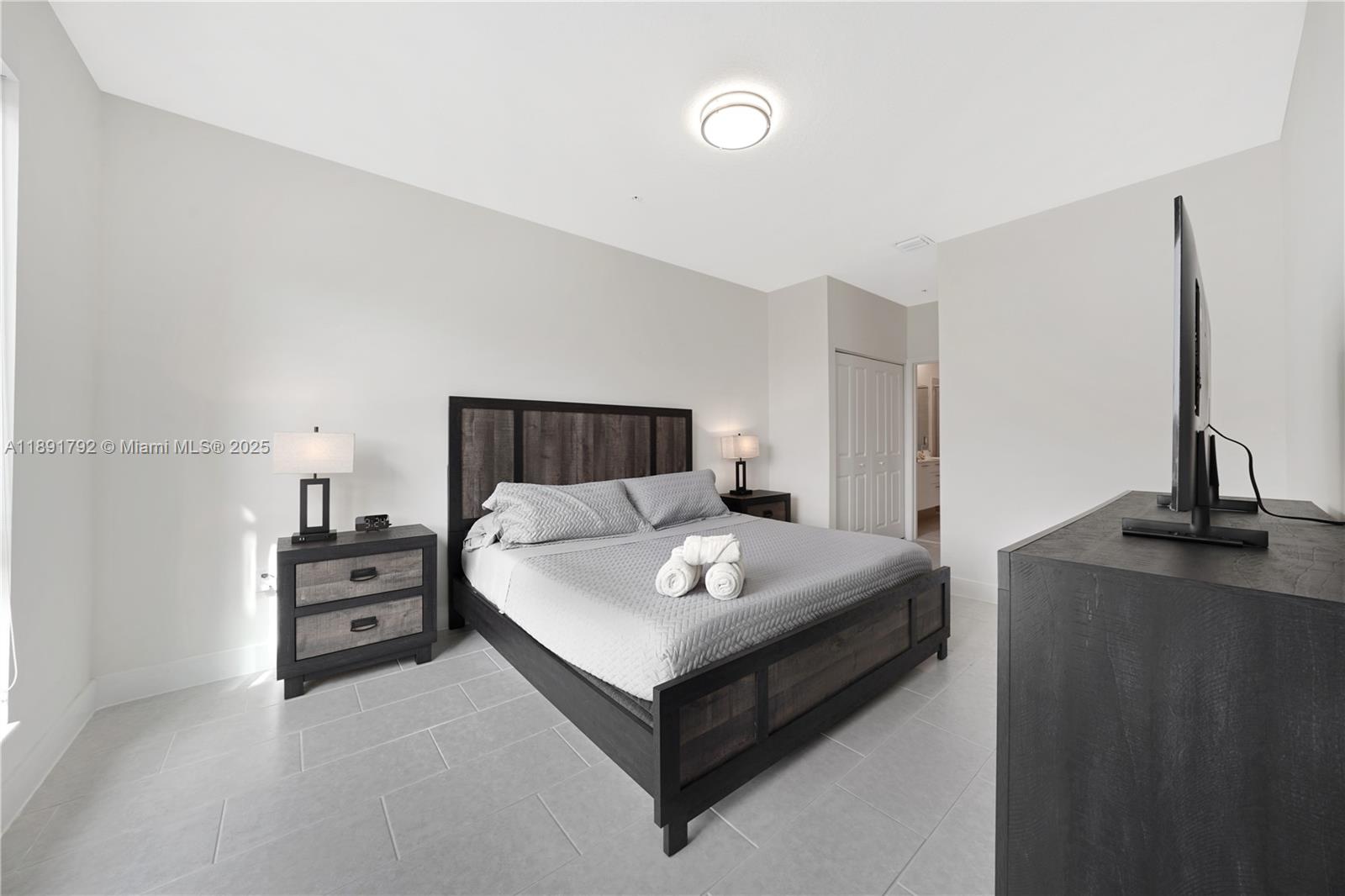 DOWNTOWN DORAL SOUTH PHAS - Residential