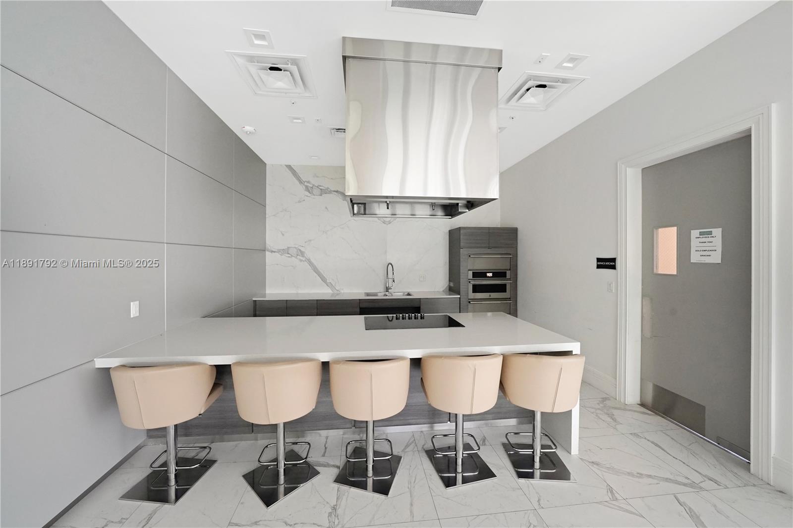 DOWNTOWN DORAL SOUTH PHAS - Residential