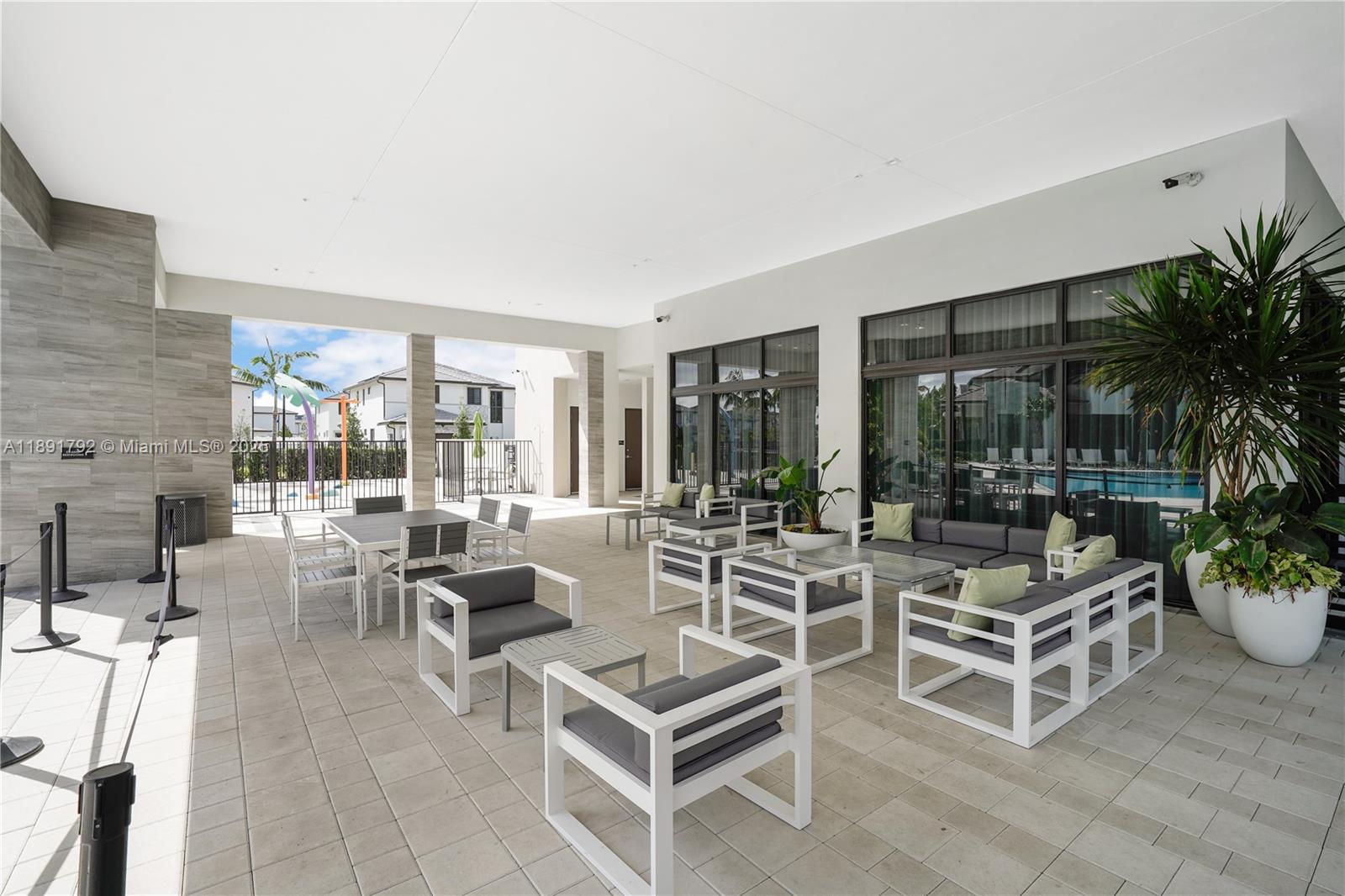 DOWNTOWN DORAL SOUTH PHAS - Residential