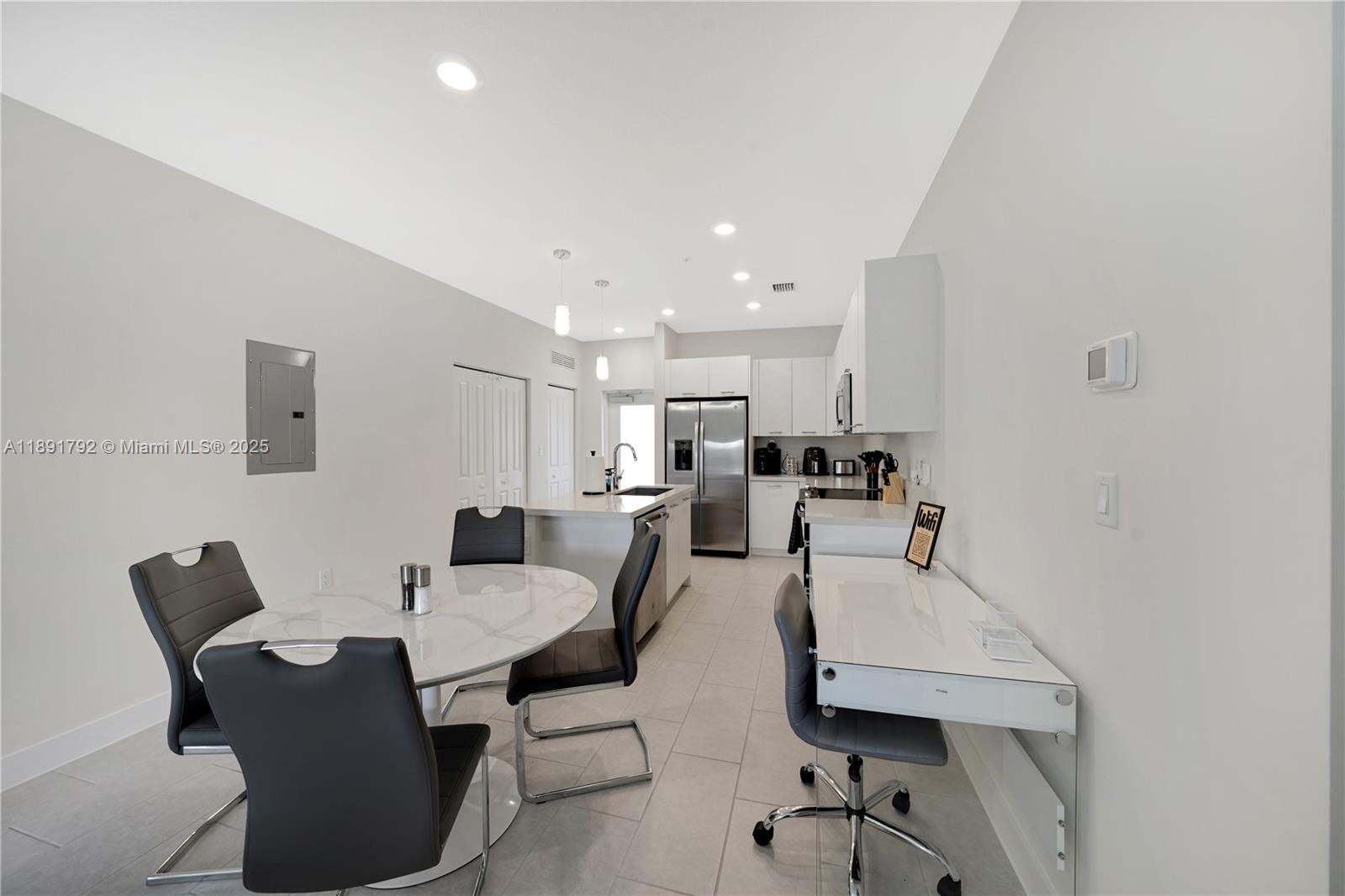 DOWNTOWN DORAL SOUTH PHAS - Residential