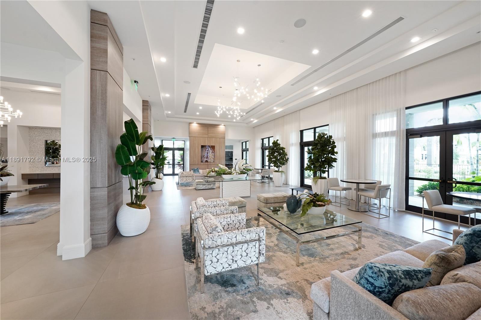 DOWNTOWN DORAL SOUTH PHAS - Residential