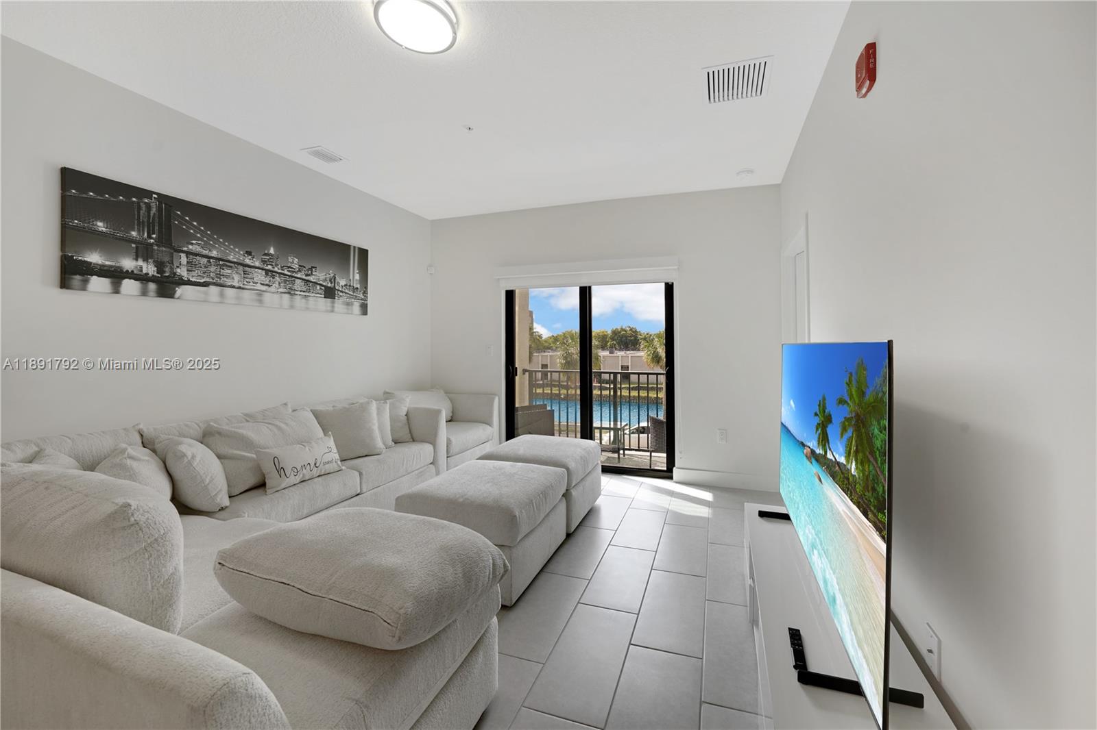 DOWNTOWN DORAL SOUTH PHAS - Residential