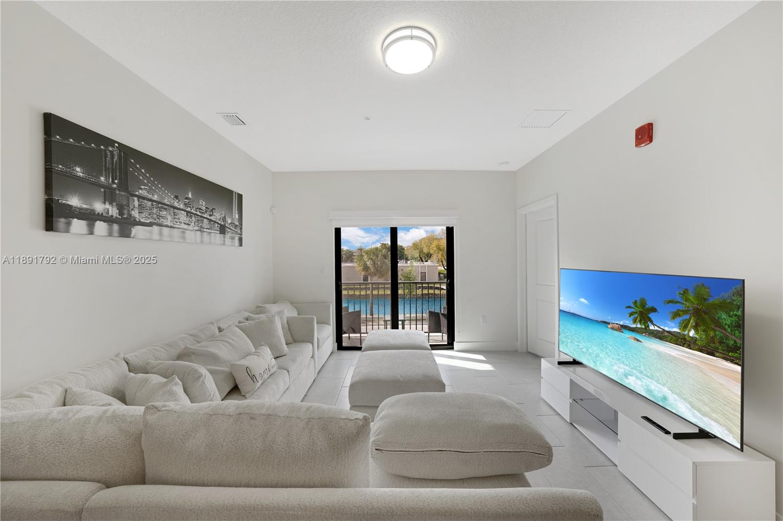 DOWNTOWN DORAL SOUTH PHAS - Residential