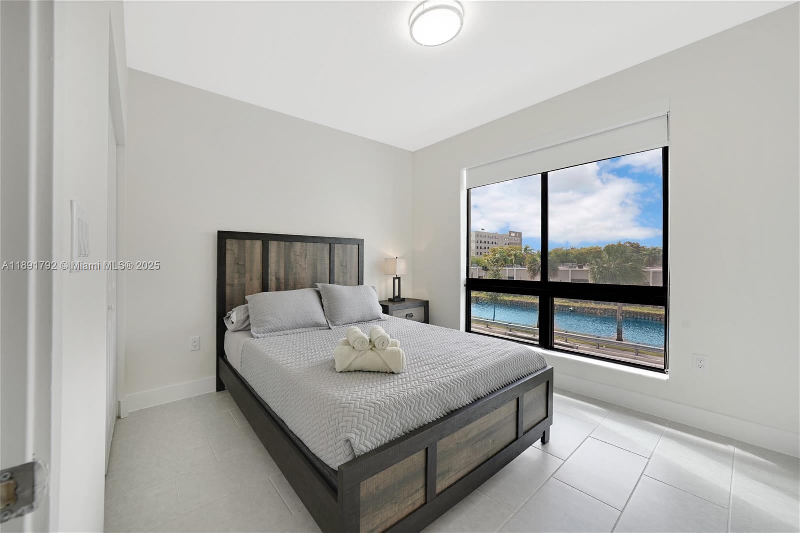 DOWNTOWN DORAL SOUTH PHAS - Residential