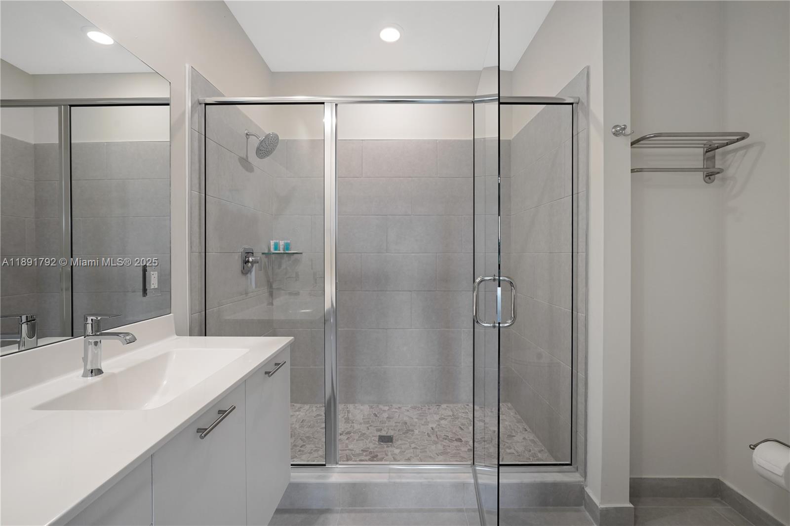 DOWNTOWN DORAL SOUTH PHAS - Residential