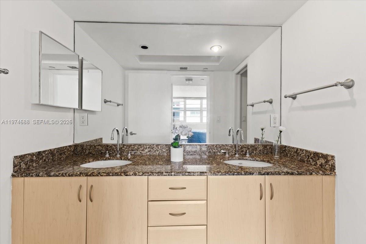 THE COLLINS CONDO - Residential