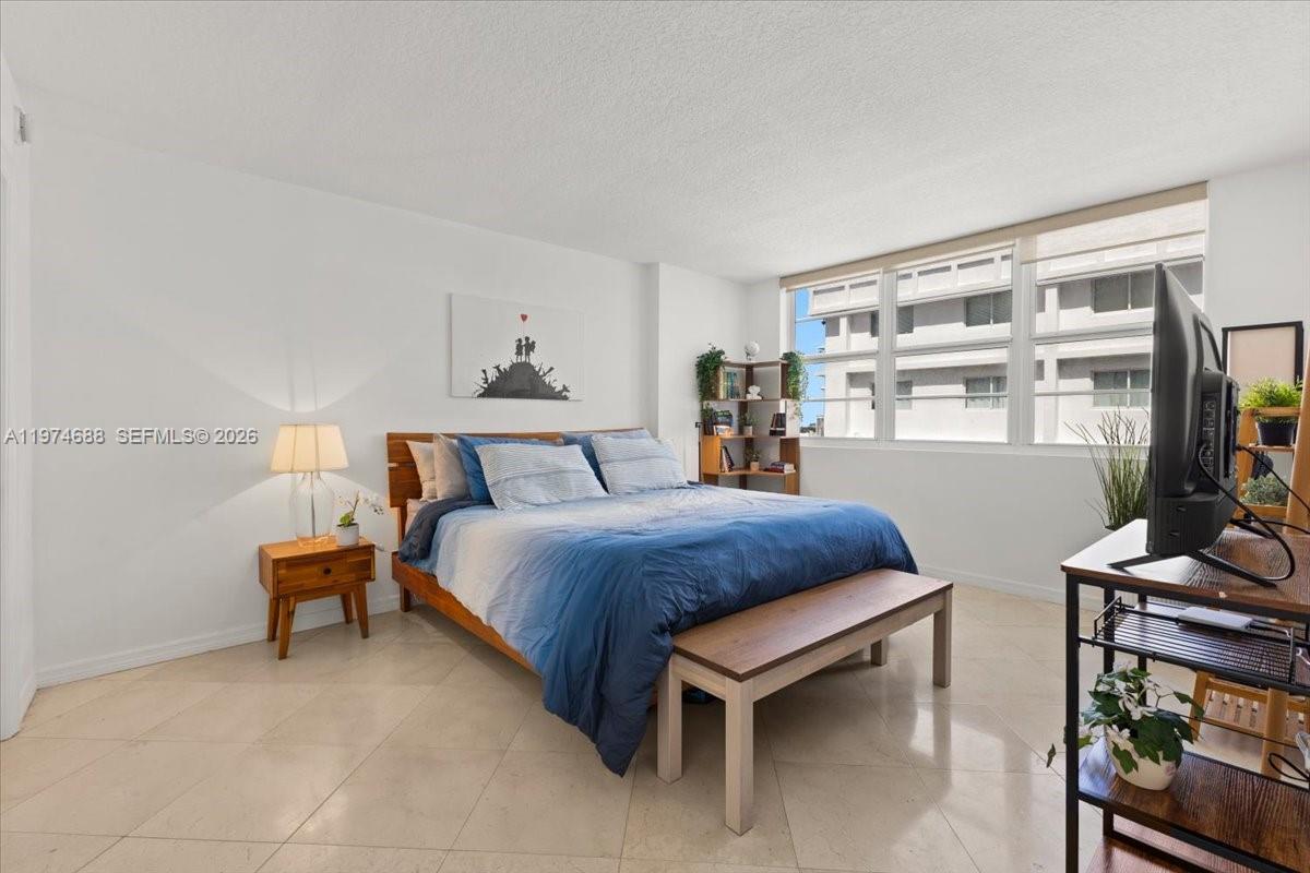 THE COLLINS CONDO - Residential