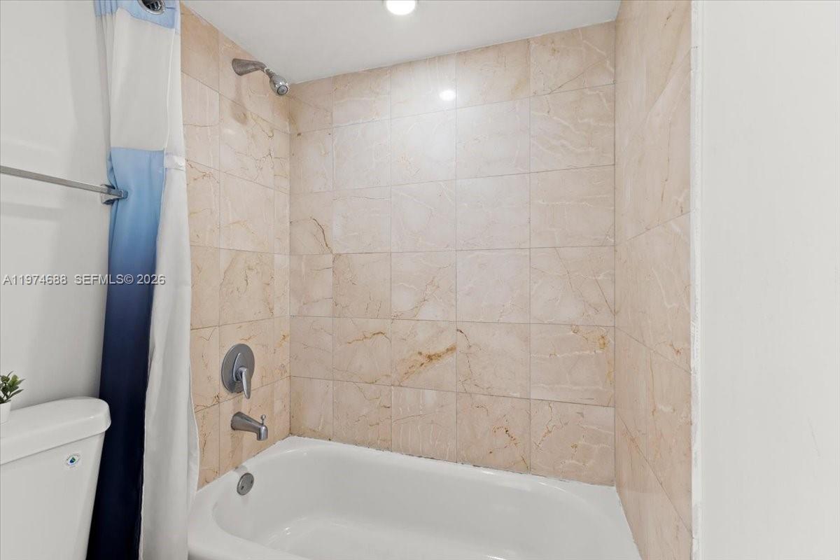 THE COLLINS CONDO - Residential