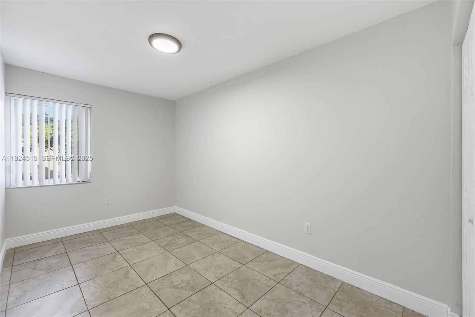 TOWN PARK PLAZA NORTH CON - Residential Lease