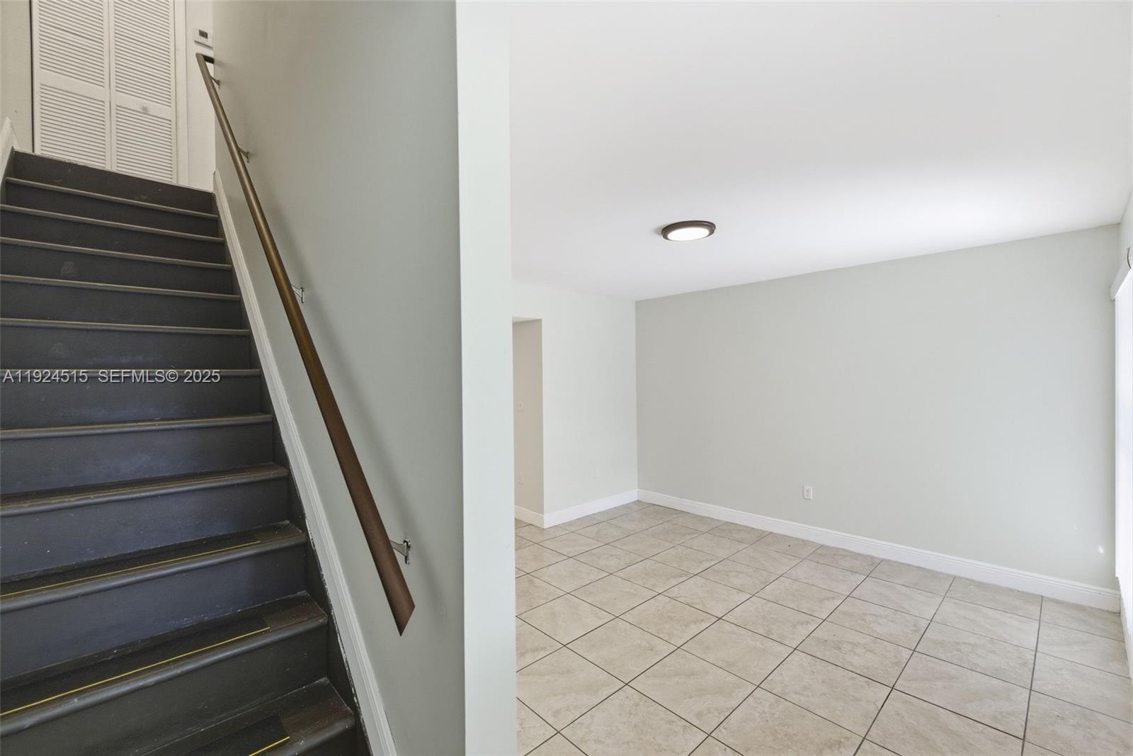 TOWN PARK PLAZA NORTH CON - Residential Lease