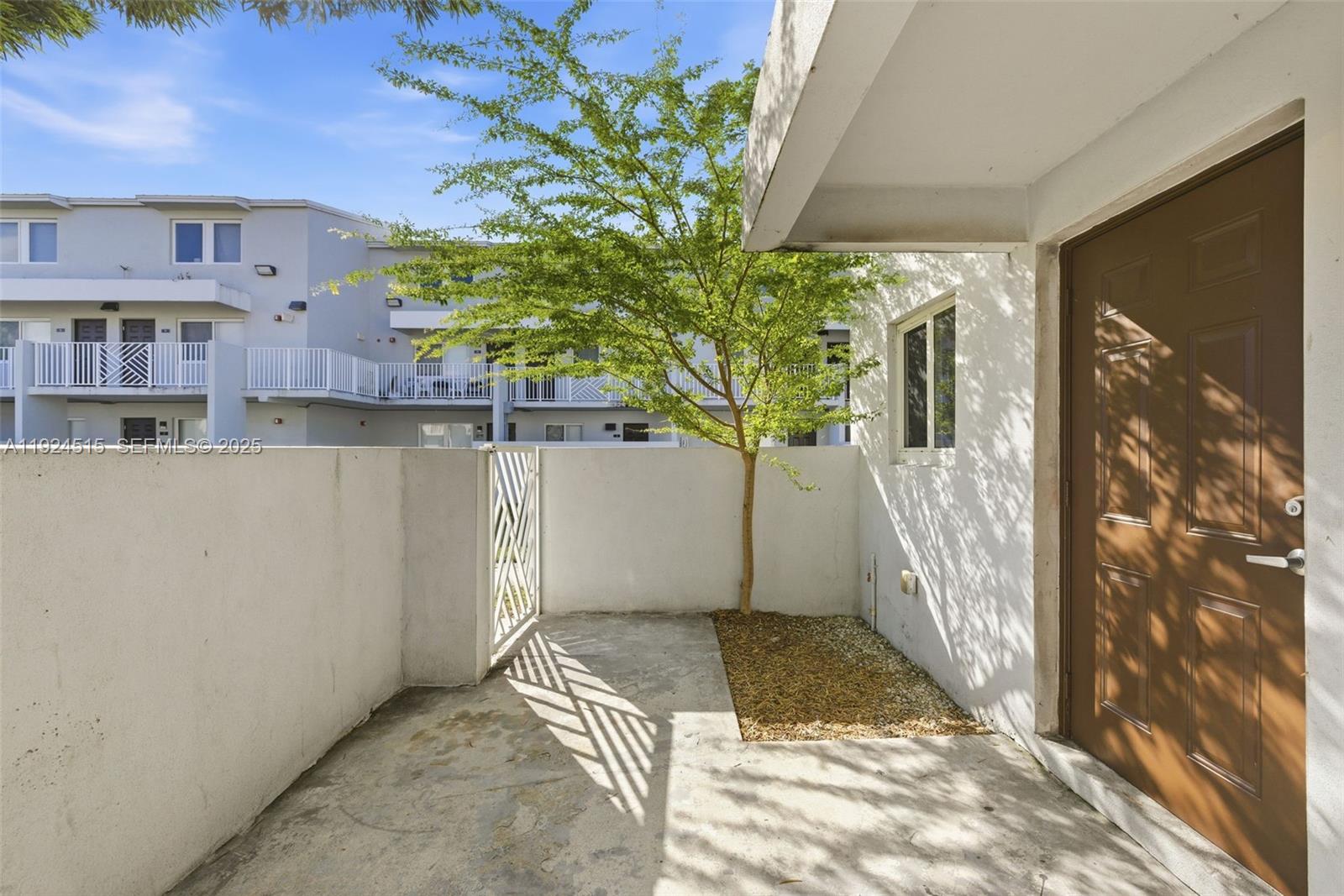 TOWN PARK PLAZA NORTH CON - Residential Lease