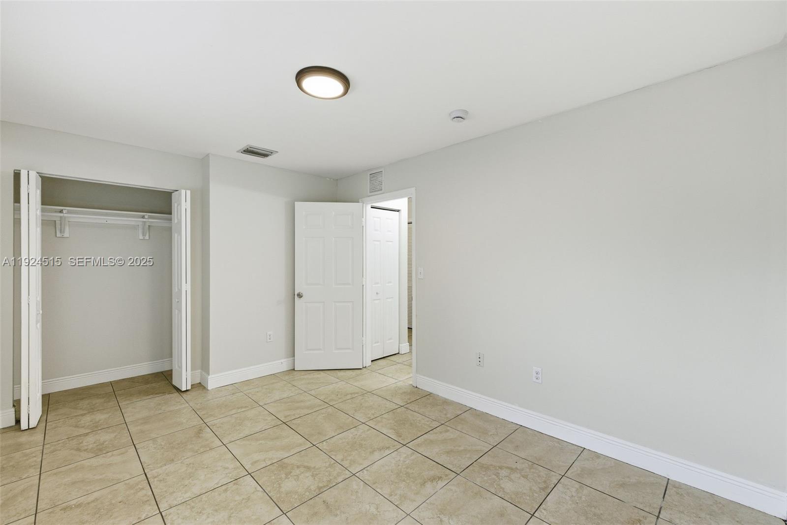 TOWN PARK PLAZA NORTH CON - Residential Lease