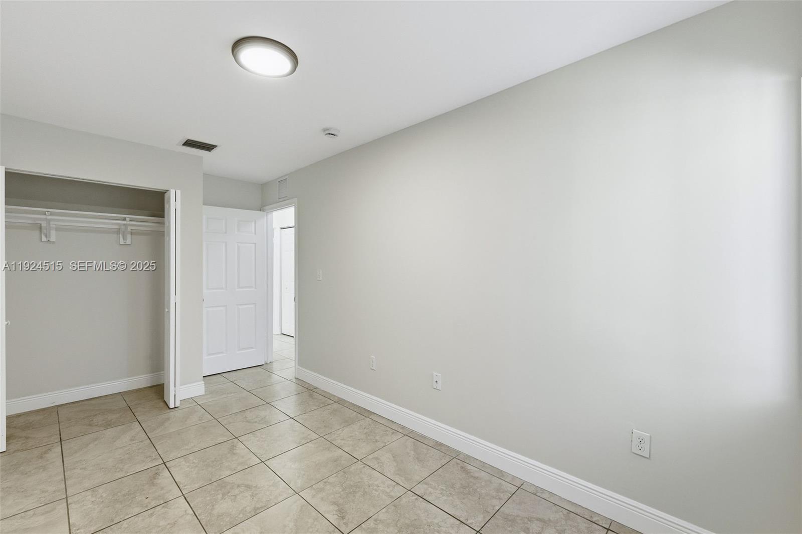 TOWN PARK PLAZA NORTH CON - Residential Lease