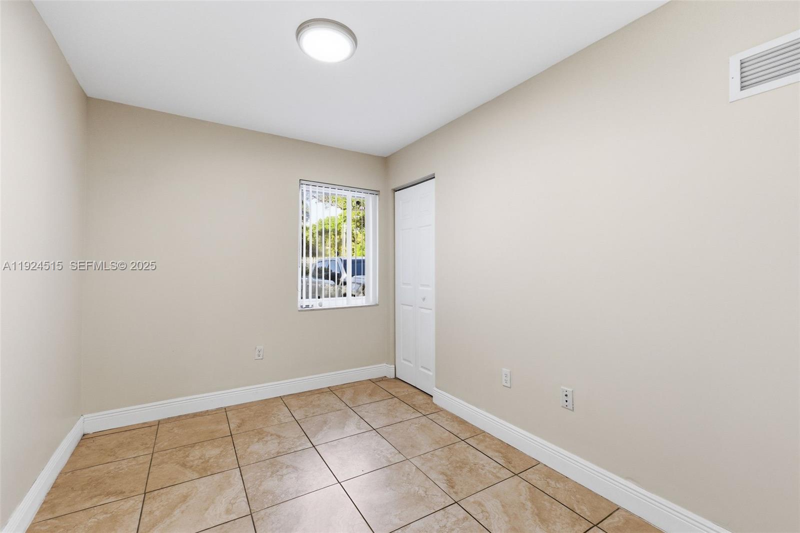 TOWN PARK PLAZA NORTH CON - Residential Lease