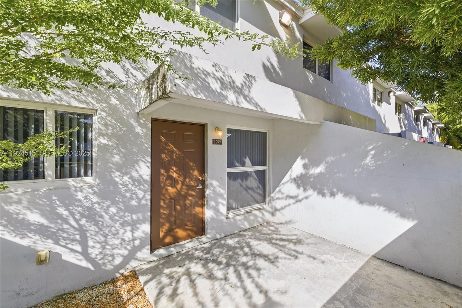 TOWN PARK PLAZA NORTH CON - Residential Lease