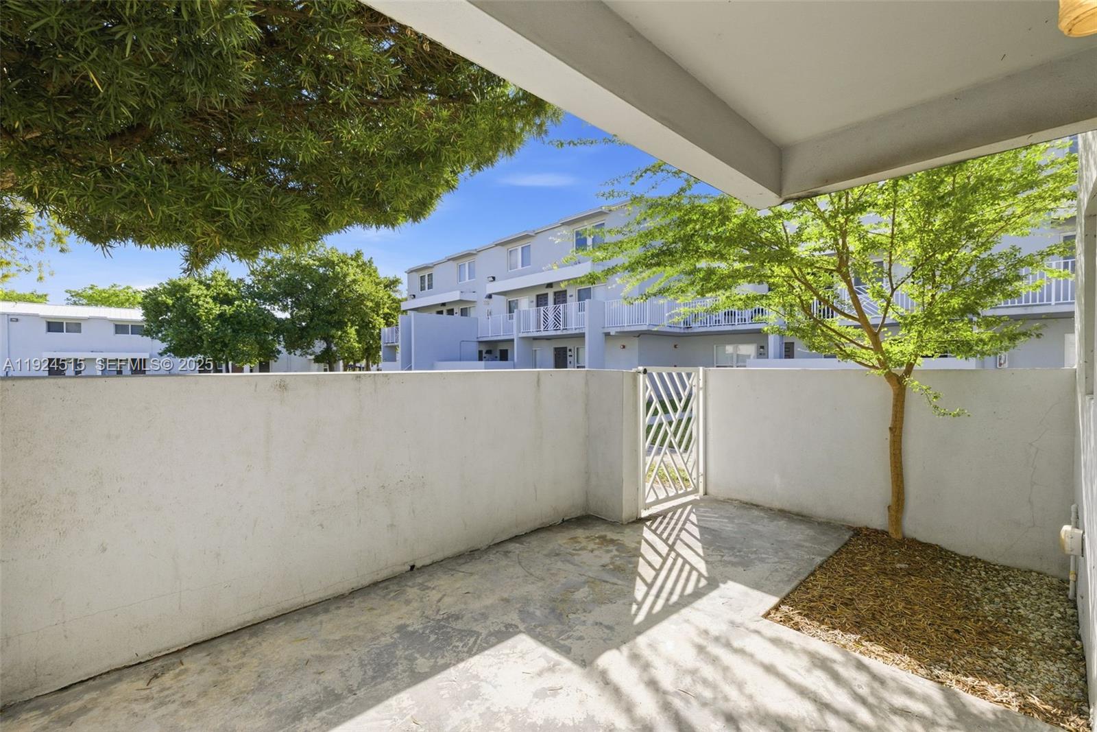 TOWN PARK PLAZA NORTH CON - Residential Lease