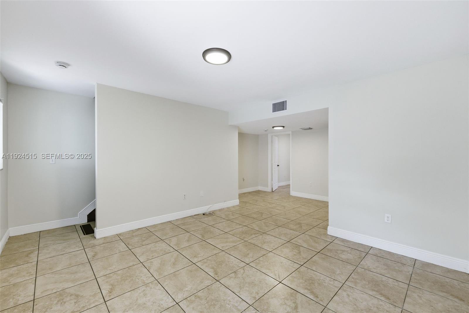 TOWN PARK PLAZA NORTH CON - Residential Lease