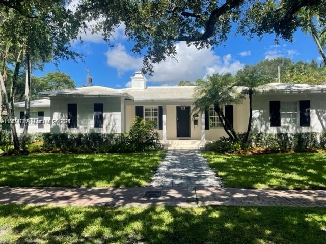 Beautifull house, one story 4 bed & 4 bath property + guest room with separate entrance. Centrally located, close to Merrick Park, top rated schools, restaurants and just minutes from coconut grove, Brickell and Downtown Miami.