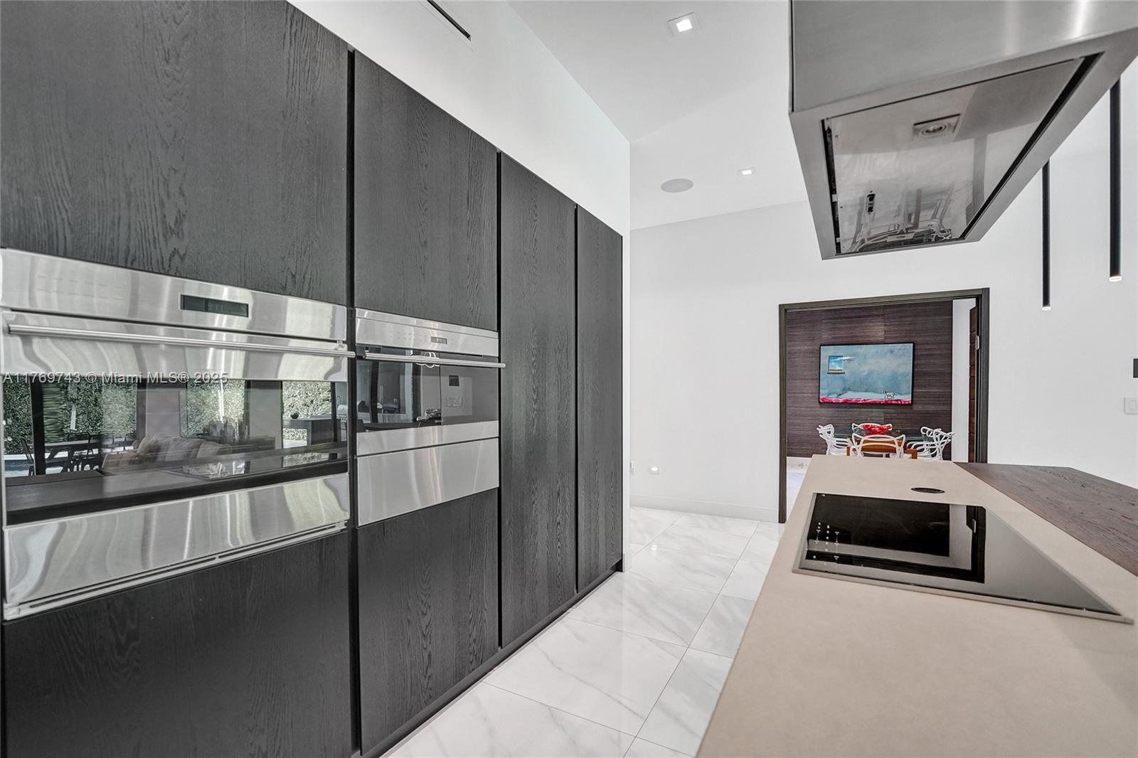 COUNTY SQUIRE ESTATES SEC - Residential Lease