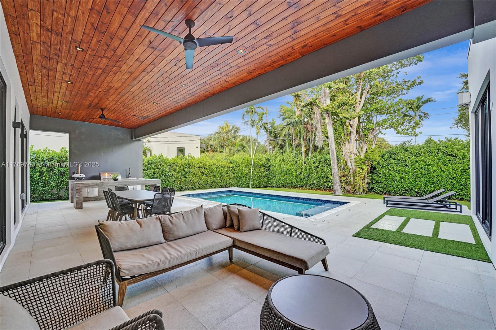 COUNTY SQUIRE ESTATES SEC - Residential Lease